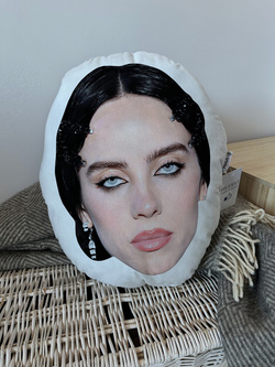 Billie Eilish poduszka maskotka Pirate Baird O'Connell 