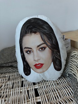 Charli XCX Charlotte Emma Aitchison poduszka maskotka przytulanka